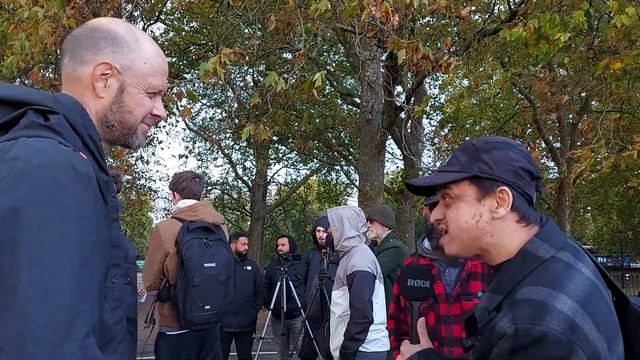 Dismantling Evolution Comfort Zone! Mansur and Atheist Speakers Corner смотреть онлайн