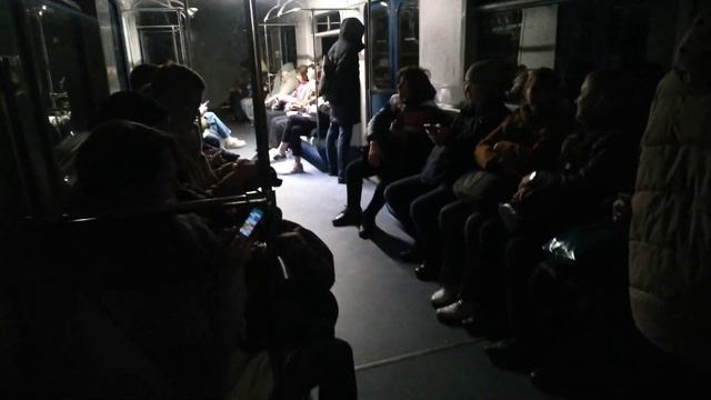 Электропоезд " Номерной " едет без света. На 10 ветке. смотреть онлайн