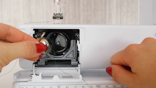 How To: Insert (Load) a Bobbin (Sewing for Beginners) смотреть онлайн