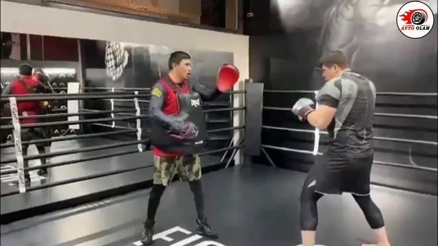 O'ZBEK BOKSCHILARI VA UFC JANGCHILARI QANDAY MASHINADA YURADI.AVTO OLAM смотреть онлайн