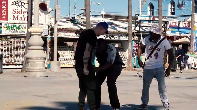 Edward Bil / подтяни штанишки 👖 смотреть онлайн