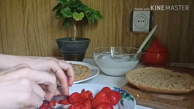 ПП бисквитный торт с клубникой! Менее 100 ккал! смотреть онлайн