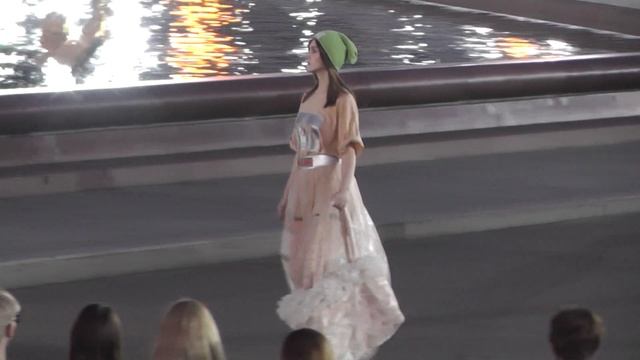 Показ модной коллекции GULЯЙ by IGOR GULYAEV на ВДНХ смотреть онлайн