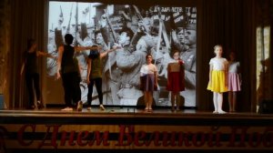 Танец "И всё о той весне" школа 471