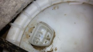 Toyota Highlander. Причина неисправности указателя уровня топлива. Неоригинальный топливный фильтр.