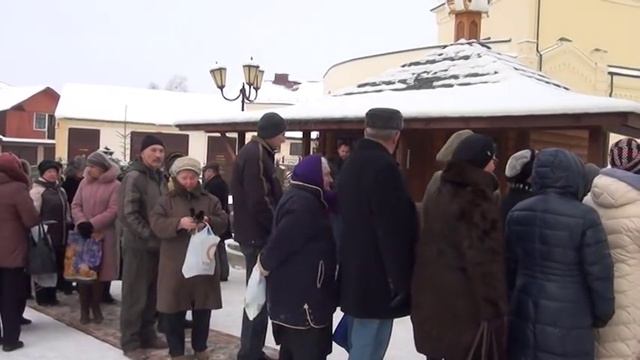 Очереди за крещенской водой в Слониме (19 января 2017) смотреть онлайн