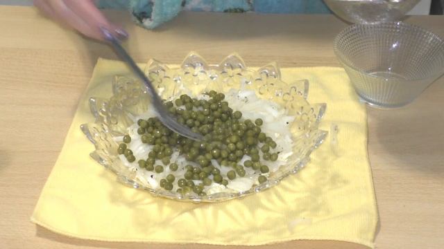 ЛЕГКИЙ САЛАТ СО ШПРОТАМИ (LIGHT SALAD WITH SARDINES)