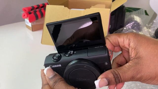 Unboxing my New camera!! Canon EOS M200 | Accessories | Camera Test | DEBBIE ROYE. смотреть онлайн