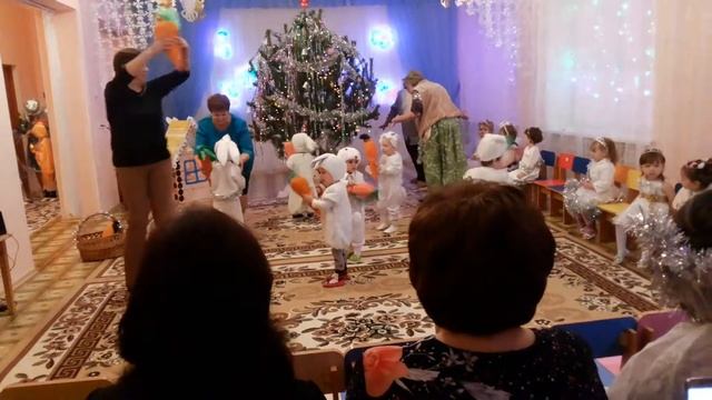 Танец маленьких зайчат) смотреть онлайн