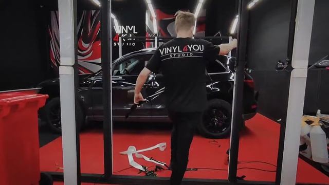 Антихром молдингов на Audi Q5 пленкой KPMF смотреть онлайн