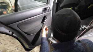КАК ЛЕГКО СНЯТЬ ОБШИВКУ ДВЕРИ от Volkswagen golf 4