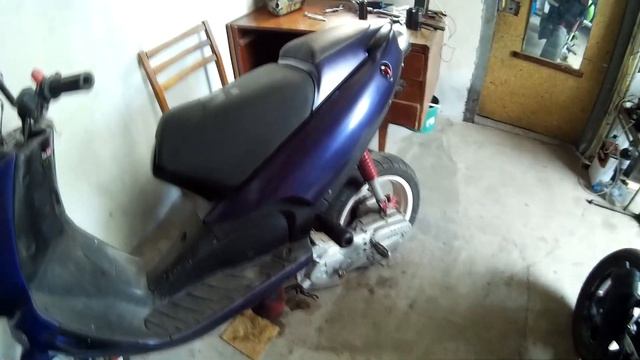 Слайдеры. Крашпеды. Установка боковой защита на скутер Aprilia SR50 для StuntRiding смотреть онлайн