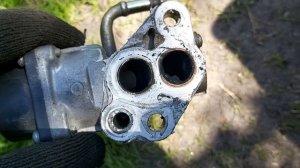 Снятие и чистка клапана ЕГР Mazda Атенза