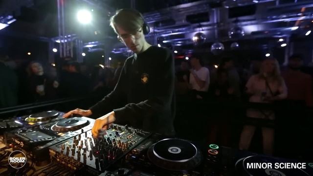 Minor Science | Boiler Room Dehors Brut смотреть онлайн