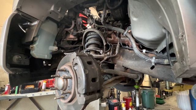 2007 Silverado ￼ 5.3 L 4 x 4, driver side engine mount replacement. смотреть онлайн