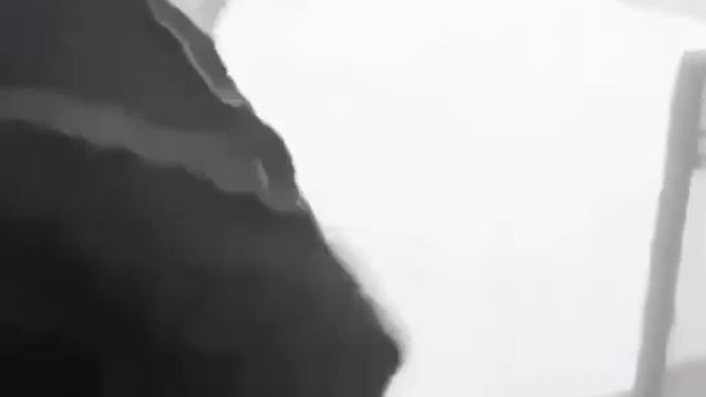 мы продолжаем тянуться к тем, кто ничего кроме боли дать не может.