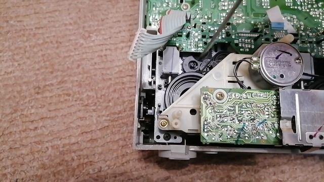 ? Замена пасиков на музыкальном центре, показываю как.