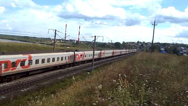 ЧС4Т-627 с нечётным пассажирским на перегоне Поздино-Полой смотреть онлайн