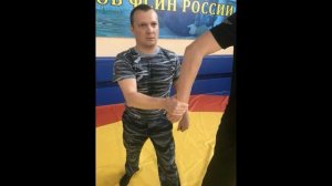 Задержание толчком при подходе сзади