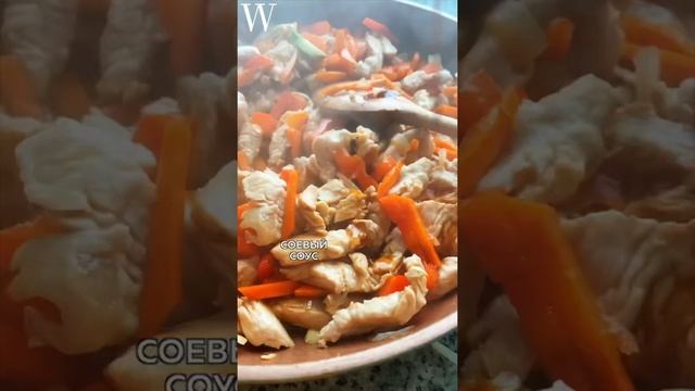 Рецептом фунчозы с индейкой и овощами поделилась с нами @four_cups. #shorts #рецепты #рецепт #еда смотреть онлайн