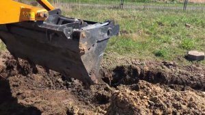 Мини экскаватор-погрузчик Venieri VF 1.33B. Перемещение и планирование грунта