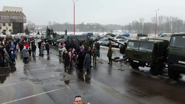 Выставку военной техники организовали у Ледового в Бресте смотреть онлайн