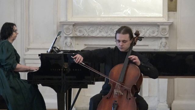 Сен-Санс "Лебедь" для виолончели и фортепиано смотреть онлайн