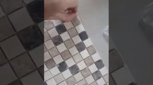 Подготовка мозаики режу плитку и раскладываю