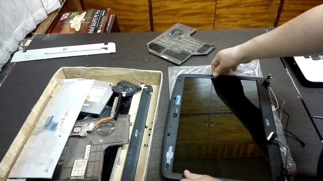Подробная замена корпуса и дисплея ноутбука Acer 5315 5310 смотреть онлайн