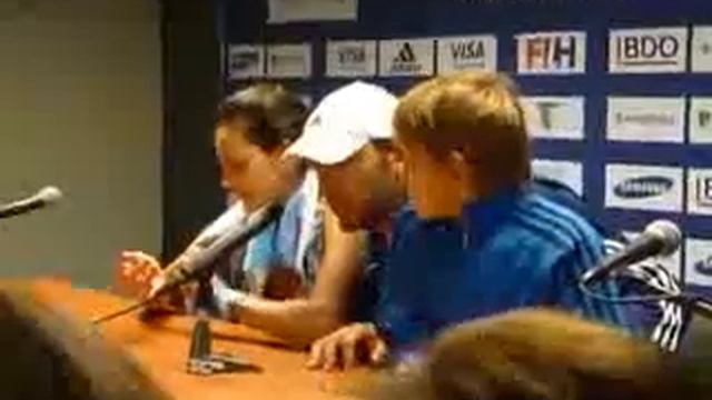 coferencia de prensa chapa retegui luciana aymar mundial de hockey LEONAS CAMPEONAS смотреть онлайн
