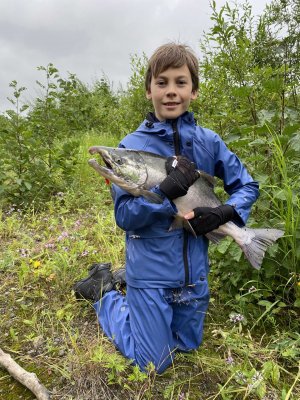 Поймал здорового кижуча на Камчатке. На какие блесны поймать кижуча.