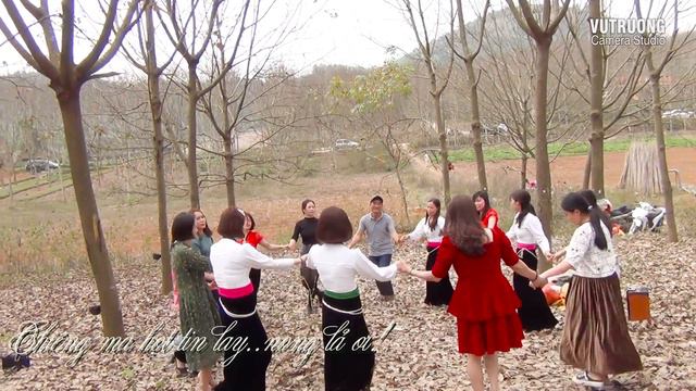 Cao Su Mua Thay lá - Chiêng Ma Họt Tin Lay - Múa Thái Sơn La смотреть онлайн