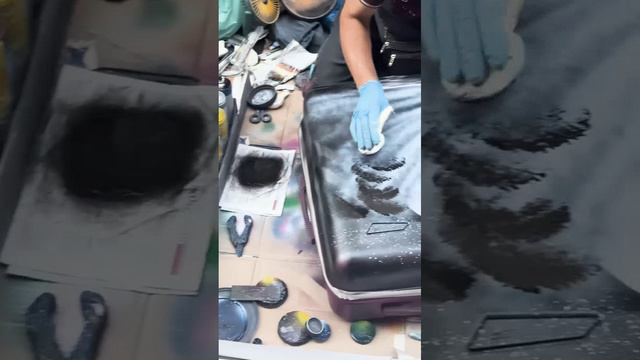 Street Artist Paints my Suitcase for 30 Euros смотреть онлайн