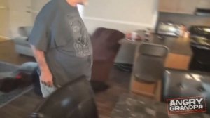 ЗЛОЙ ДЕД СПЯТИЛ ИЗ ЗА ДЕНЕГ!