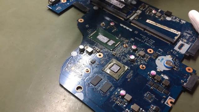 Wymiana lutowanego procesora w laptopie Acer. Lutowanie procesora BGA. смотреть онлайн