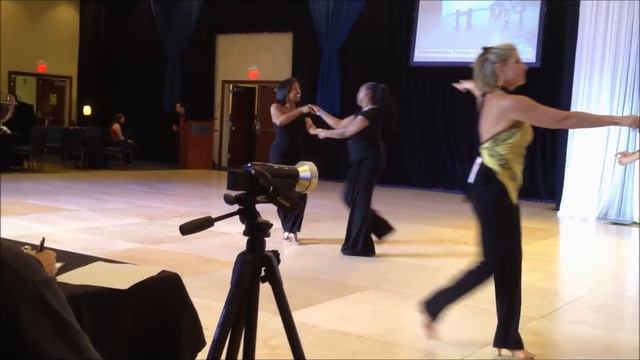 Essie Wright & Erica Smith ~ Gold ~ Pro-Am Hustle Novice Female ~ Swing Fling 2012 смотреть онлайн