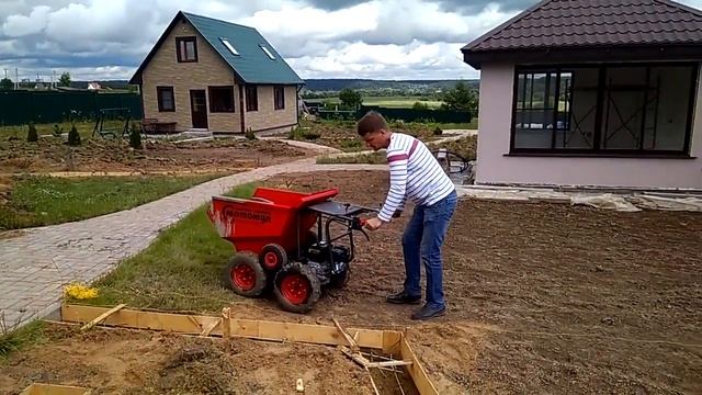 Самоходная тележка думпер Мотомул на перевозке бетона. смотреть онлайн