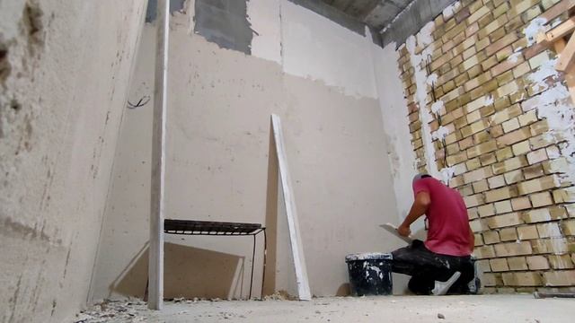 Процесс штукатурка стен ротбандом. часть 1 -  Процесс  нанесения гипсовой штукатурка