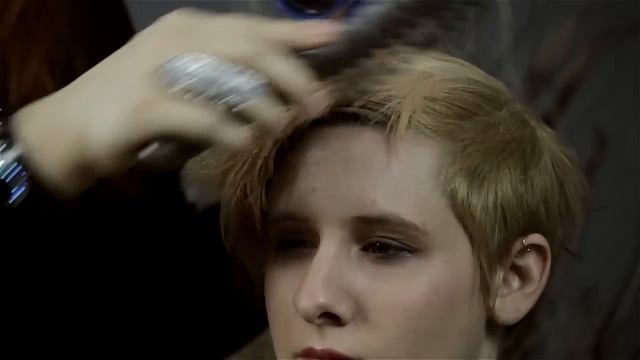 How to Put on a Winter Hat With Bangs : Short & Stylish Hair смотреть онлайн