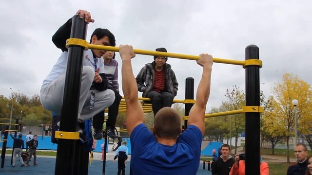 Закрытие летнего сезона Street Workout. Силовое двоеборье. Климонтов Кирилл. Подтягивания +32 кг. смотреть онлайн