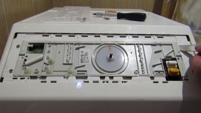 Miele W100/W162. Замена предохранителя (fusе). смотреть онлайн