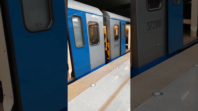 Электропоезд 81-760/761 ока №016 на станции метро говорово смотреть онлайн