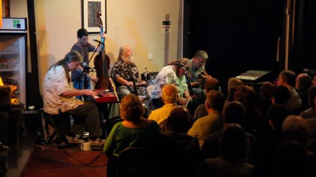 "The Weight" (Levon Helm) performed by Houston Jones смотреть онлайн