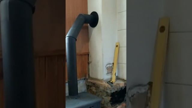 Старая груба сэкономила деньги. #монтаждымохода #Koza6 #печь #камины #short смотреть онлайн