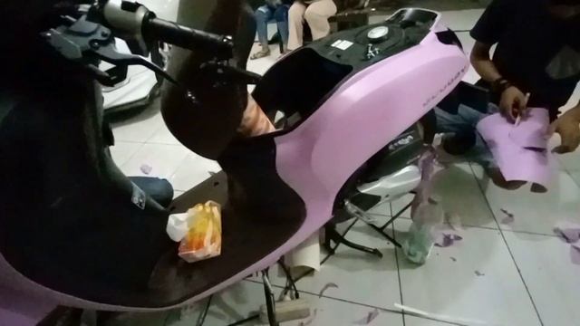 FUL WRAPPING NEW SCOOPY menggunakan sticker oracal warna cantik смотреть онлайн