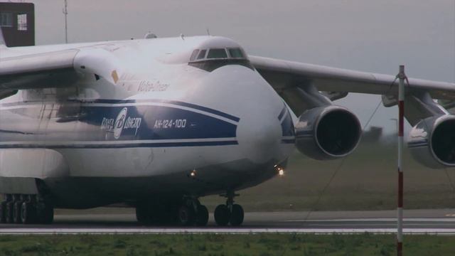 Антонов Ан-124. Иркутск, июль 2015 смотреть онлайн