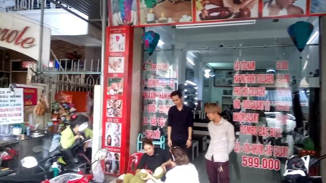 Переулок дешёвой еды от третьей линии до училища офицеров авиации. Улица BIET THU, NHA TRANG. смотреть онлайн