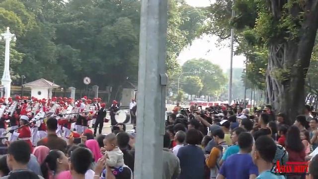 Военные оркестры столицы . Джакарта . Индонезия . 1 часть . барабанщики . смотреть онлайн