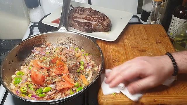 Sadece peynirleri soğanlara ekleyin ve sonuç lezzetli olacak! Yeni yemek tarifi смотреть онлайн