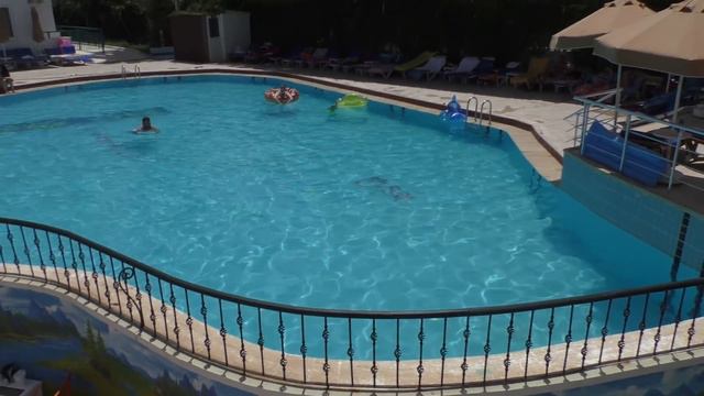 ВЛОГ! ЧЕМ НАС КОРМИЛИ! Я КУПИЛА 3 СУМКИ!!! смотреть онлайн